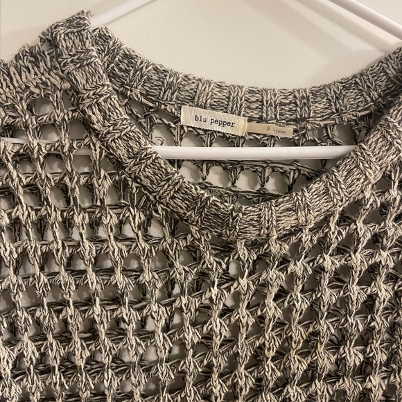 High low knit hole sweater - Picture 3 of 3